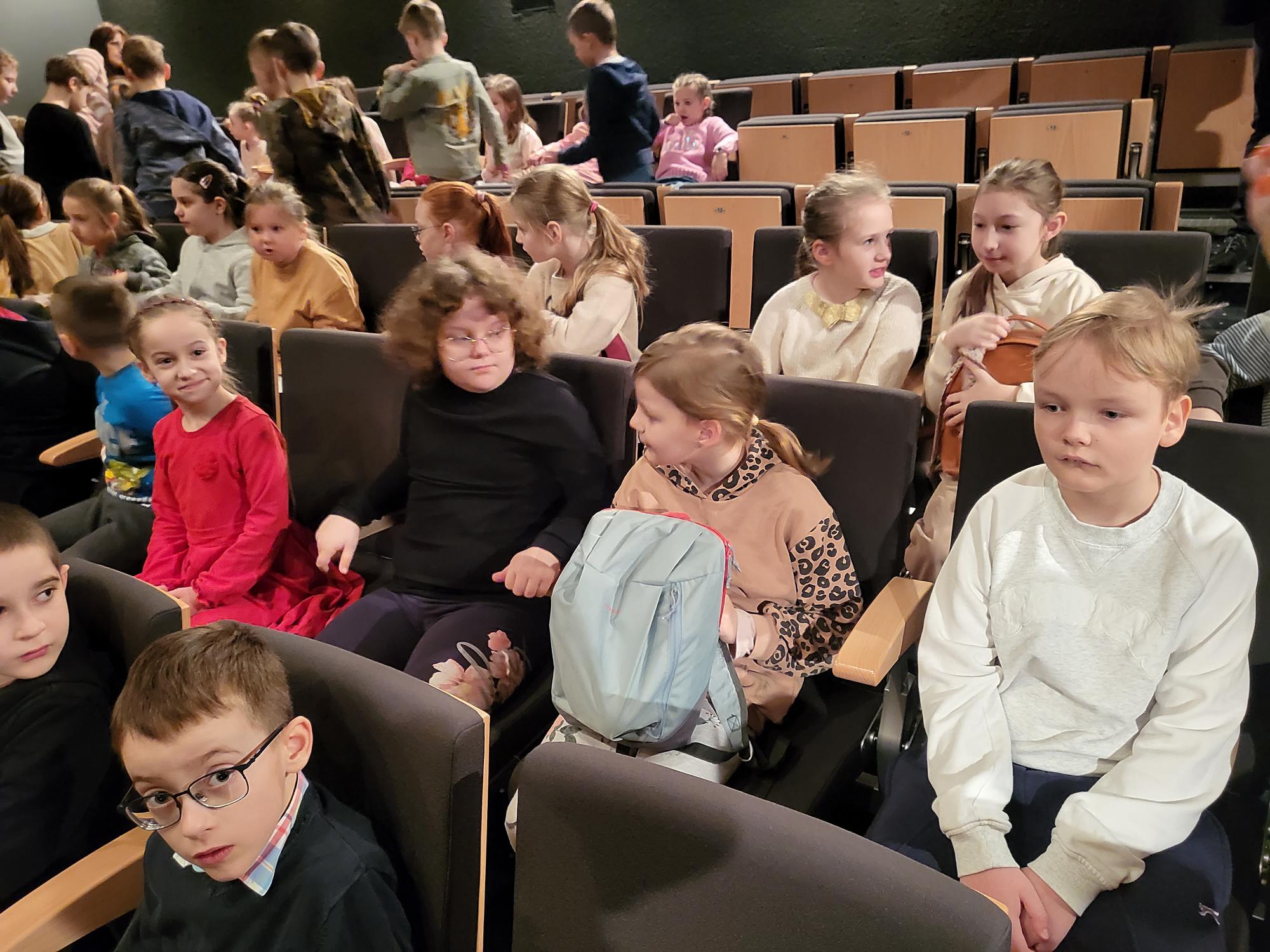 Wyjazd klas I-III do teatru