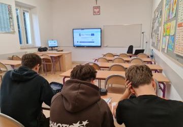 Zajęcia wyrównawcze z języka angieskiego w klasie 8 w ramach projektu 