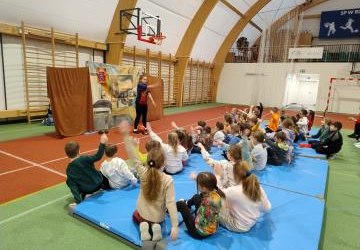 Przedstawienie teatru Eden pt. 