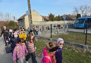 Wycieczka klas 1-3 do kina Zorza